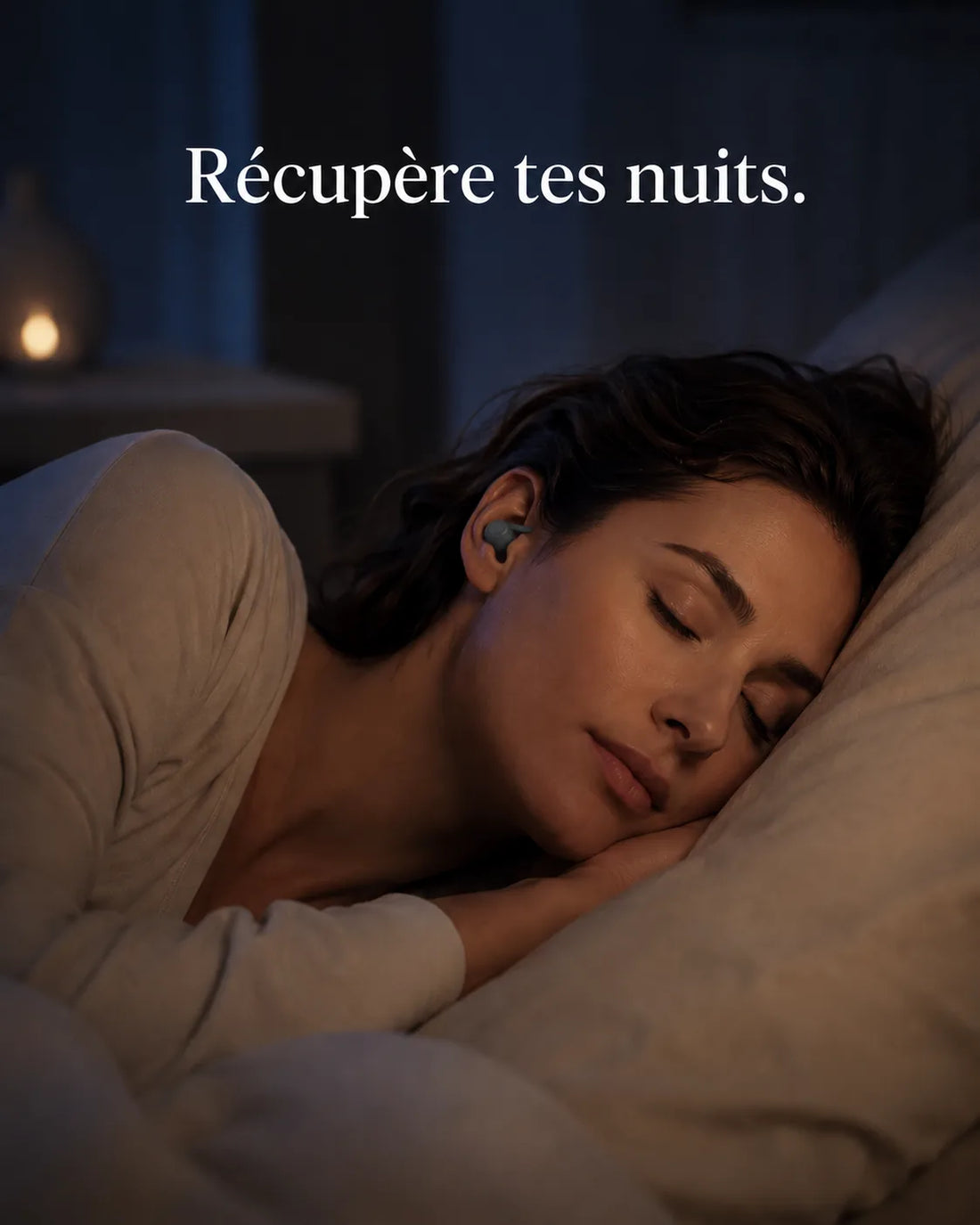 Femme endormie paisiblement la nuit portant des bouchons d'oreilles MUTELY